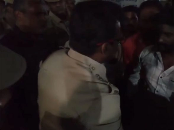 India News | Protest Erupts at Thiruparankundram Hill over Santhanakoodu Flag Hoisting in Tamil Nadu