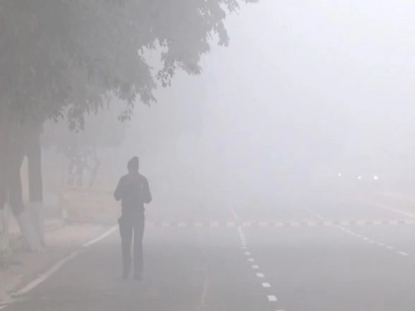 India News | Dense Fog Engulfs Nothern India, Air Quality Remains Affected
