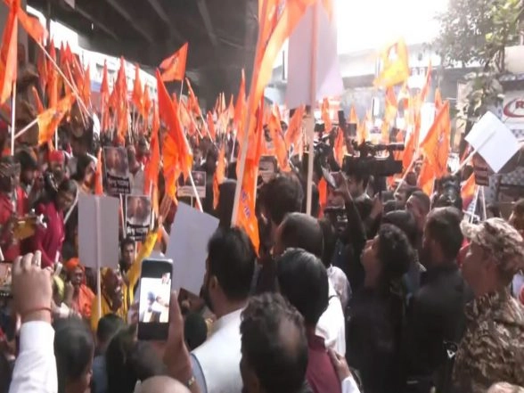 World News | Anger Spills Onto Streets in India, Bangladesh as Protests Erupt over Lynching of Hindu Youth Dipu Chandra Das