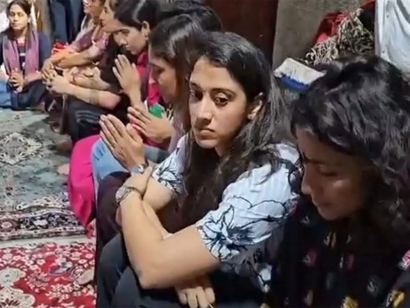 Sports News | Indian Women's Cricket Team Visits Sri Varaha Lakshmi Narasimha Swamy Temple in Visakhapatnam