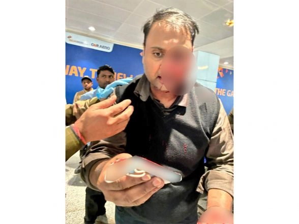 India News | Delhi Police Registers Case Against Air India Express Pilot over Assault at IGI Airport