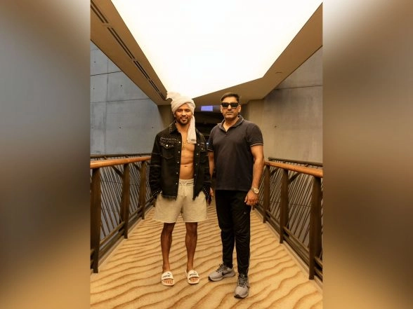 Sports News | Manager Vipin Gulia Shields Neeraj Goyat During Post-fight Altercation in Dubai