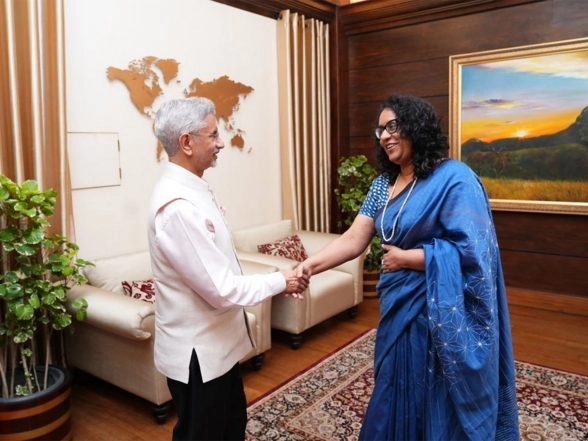 World News | EAM Jaishankar Meets Sri Lanka PM, Hails Bond Between Two Nations