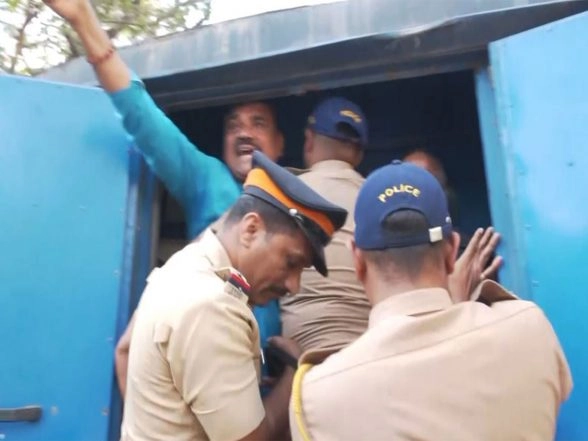 India News | Maharashtra: Police Detain VHP Members Protesting Against Dipu Das Mob Lynching in Bangladesh