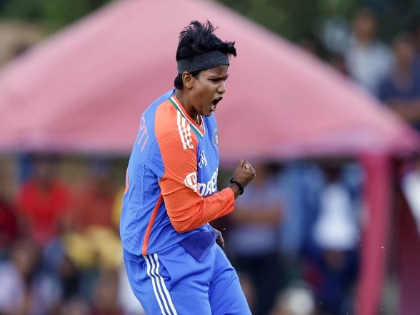 Sports News | India Women Win Toss, Opt to Bowl in Second T20I Against Sri Lanka; Deepti Sharma Misses out