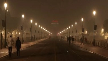 India News | India Gate Shrouded in Smog as Air Quality Slips into 'severe' Category, AQI Recorded Above 400 in Several Parts of Delhi