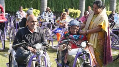 India News | Delhi CM Rekha Gupta Visits Rajiv Gandhi Super Speciality Hospital, Reviews Patient Care