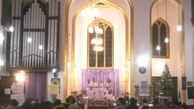 India News | Christmas Eve Prayers Held at Christ Church Shimla; Worshippers, Tourists Gather for Evening Service