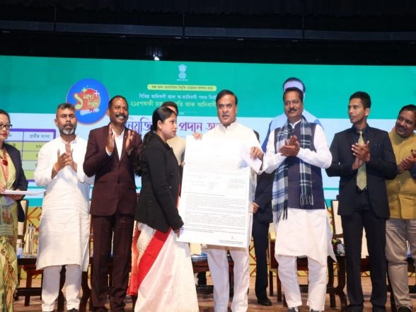 India News | Assam CM Presents Appointment Letters to 215 Candidates from Tea Tribes and Adivasi Communities for Technical and Non-technical Posts