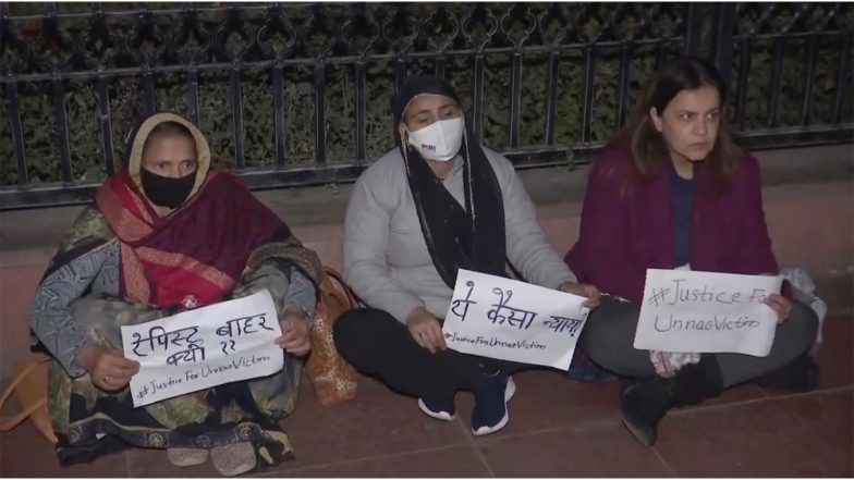 India News | Unnao Victim and Her Family Meets Rahul Gandhi; Seek Relocation to Congress-ruled State, Legal Assistance to Challenge Sengar's Bail