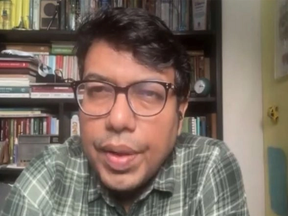 World News | Bangladesh Journalist Slams Politicisation of Student Leader's Death, Particularly Jamat-e-Islam and Its Student Wing Chhatra Shibir