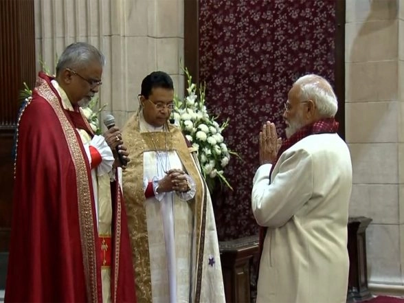 India News | PM Modi Attends Christmas Morning Service at Cathedral Church of the Redemption in Delhi