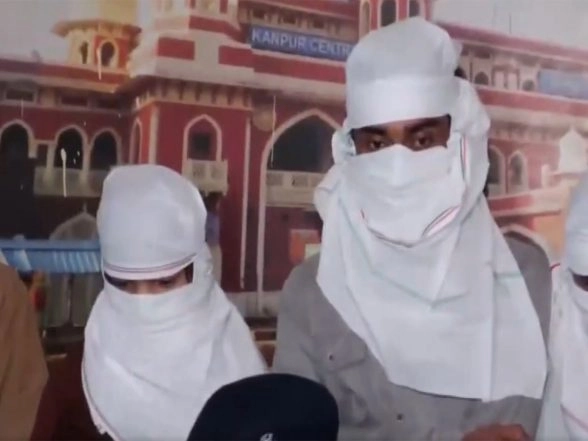 India News | Railway Protection Force Arrests 3 Bangladeshi Nationals from Poorvottar Sampark Kranti Express in Kanpur