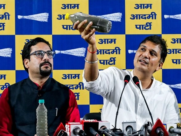 India News | Delhi Police Registers FIR Against AAP Leaders on Charges of Hurting Religious Sentiments