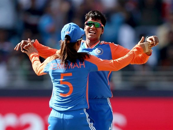 Sports News | Deepti Sharma Fit for 3rd T20I Against Sri Lanka, Confirms Head Coach Muzumdar