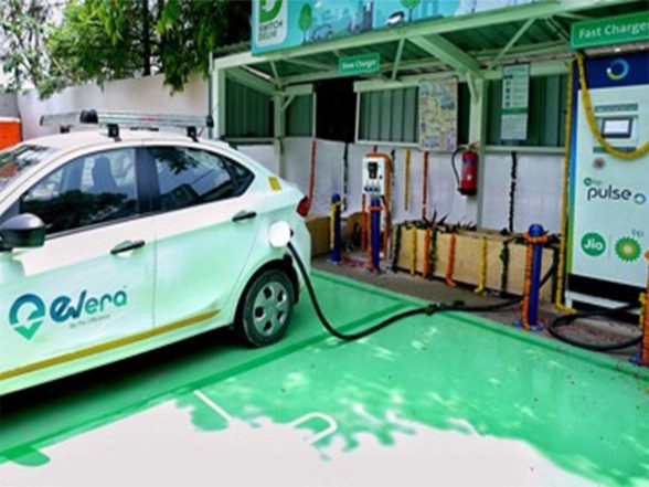 Business News | Centre Installs over 27,000 Electric Vehicle Charging Stations at Petrol Pumps Across India