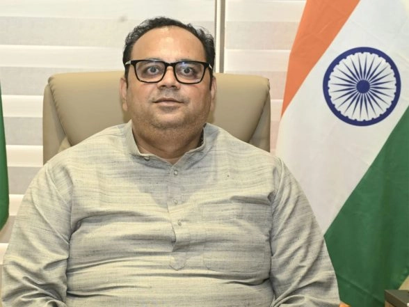 India News | Delhi Transport Department Intensifies Anti-pollution Drive; 28 Goods Buses Impounded