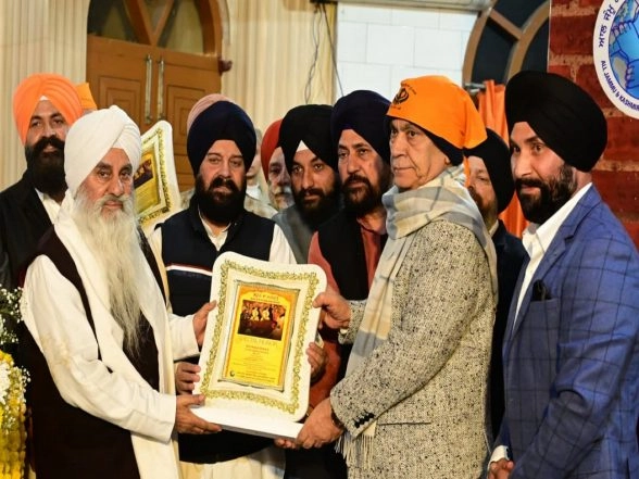 India News | J-K: LG Manoj Sinha Pays Tributes to 'Sahibzadas' on 'Veer Baal Diwas'