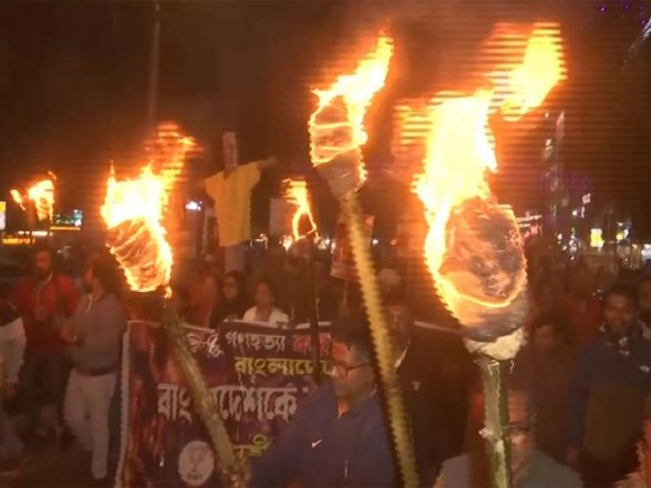 India News | West Bengal: BJP Workers Hold Torchlight Rally in Siliguri Against Atrocities on Hindus in Bangladesh