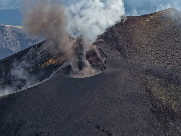 World News | Mount Etna Emits Light Ash, Sporadic Explosions in Sicily