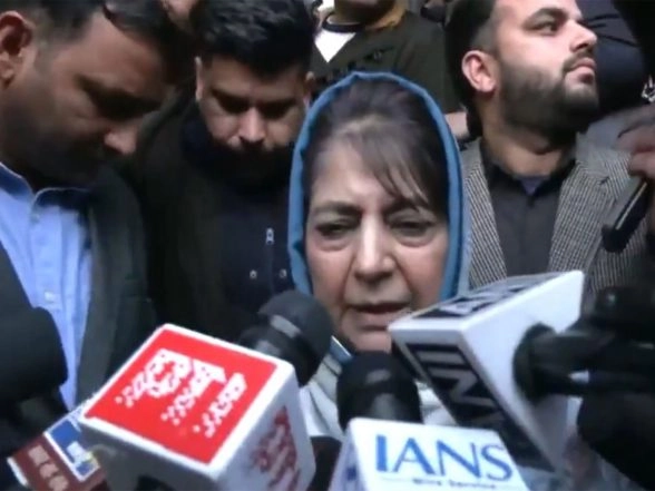 India News | Mehbooba Mufti Calls for JK CM Intervention on FTAs; Expresses Fear of Dilution of Apple Import Duties