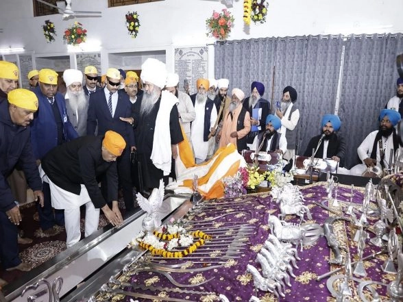 India News | Bihar CM Nitish Kumar Offers Prayers on Guru Gobind Singh's Prakash Purb in Patna Sahib