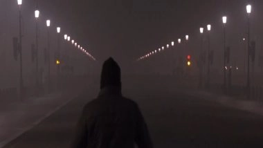 India News | Dense Smog Engulfs Delhi as Air Quality Remains Hazardous