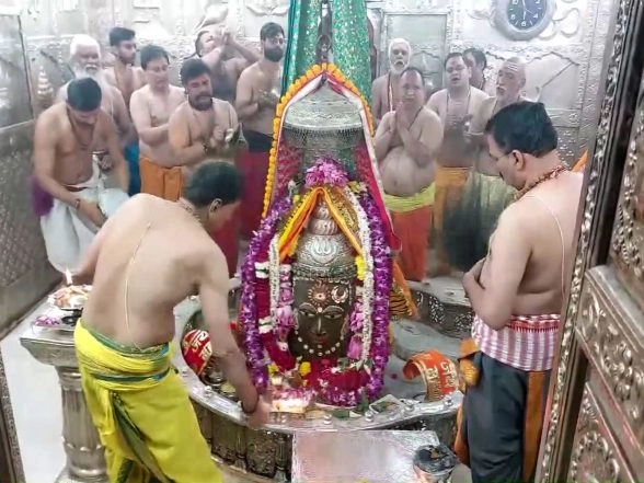 India News | Bhasma Aarti Performed at Mahakaleshwar Jyotirlinga Temple in Ujjain
