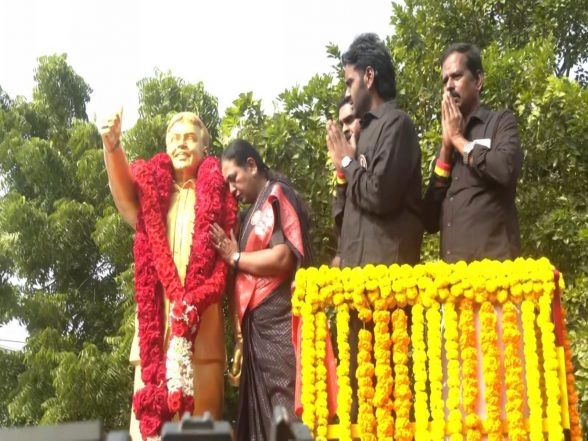 India News | Leaders Pay Tribute to Former DMDK Chief Captain Vijayakanth in Chennai on His 2nd Death Anniversary