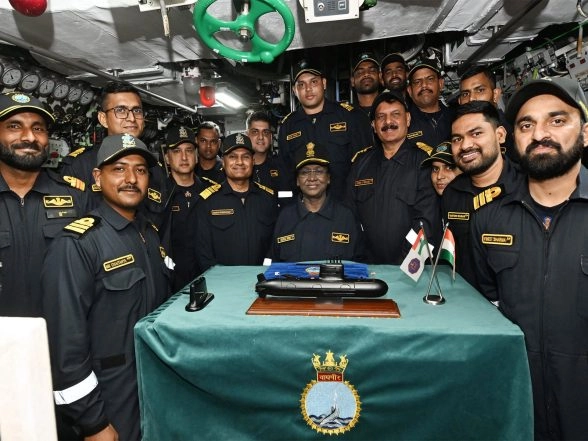 India News | President Murmu Undertakes Maiden Dived Sortie Aboard Indigenous Submarine INS Vaghsheer at Karwar Naval Base