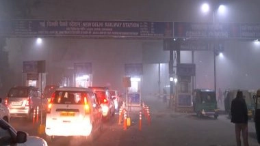 India News | Trains Face Delays at the Railway Stations Due to Dense Fog in Delhi, Passengers Complain of Travel Disruption