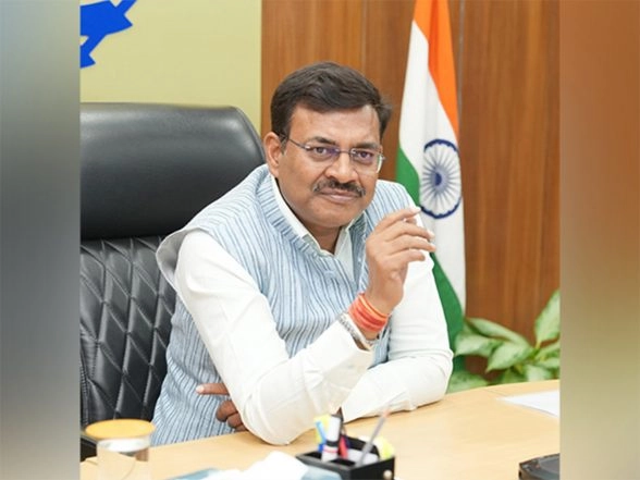 India News | Uttarakhand Chief Secretary Anand Bardhan Reviews Various Schemes Under PM Pragati