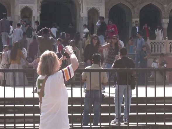 India News | Rajasthan: Tourism in Pink City Hits Record as Thousands Flock for New Year Celebration