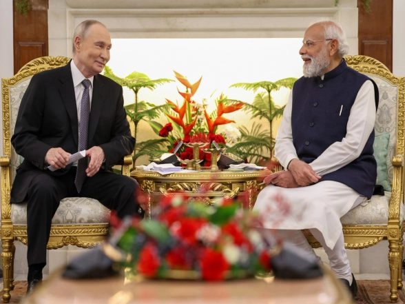 World News | PM Modi Expresses Concern over Targeting of Russian President's Residence, Calls for Diplomatic Efforts to End War