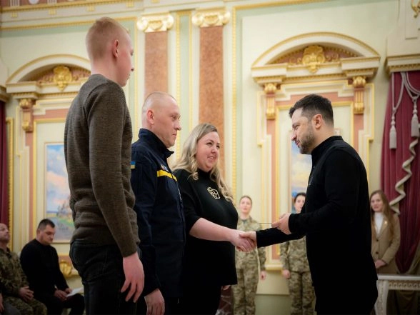 World News | Zelenskyy Presents Housing Certificates to Ukrainian Security, Defence Forces Personnel Conferred with Title 'Hero of Ukraine'