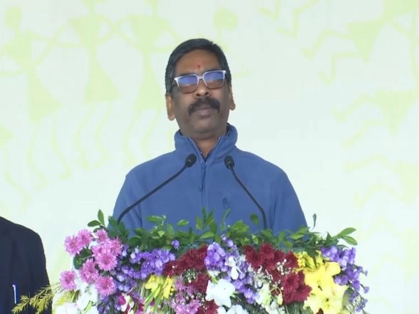 India News | Jharkhand CM Hemant Soren Distributes Appointment Letters to 1,900 JSSC CGL Candidates