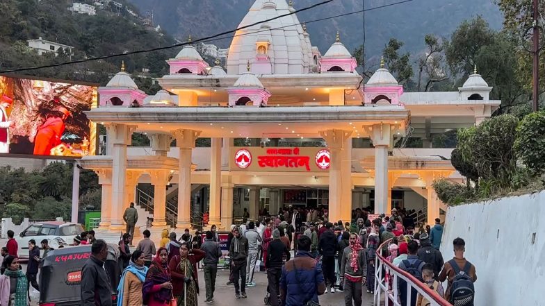 India News | Devotees Thronged Major Religious Shrines Across the Country on the Eve of New Year to Offer Prayer
