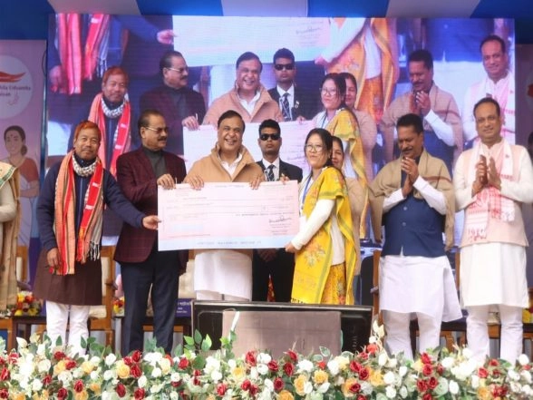 India News | Assam: CM Distributes Seed Capital Cheques to Women Beneficiaries of Boko Chhaygaon Assembly Constituency