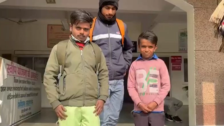 Amroha: 2 Brothers Struggling To Find Jobs Due to Short Height Meet District Magistrate Seeking Employment (Watch Video)