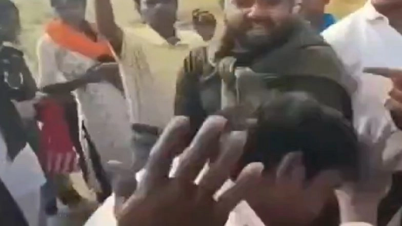 Kolkata: Vendor Selling Chicken Patties Near Gita-Path Event Outside Brigade Parade Ground Assaulted and Forced To Apologise, Video Surfaces