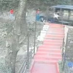 Dalhousie: Passengers Jump Out To Save Themselves As Tourist Vehicle Rolls Backwards on Dalhousie Hill Road, Video Surfaces