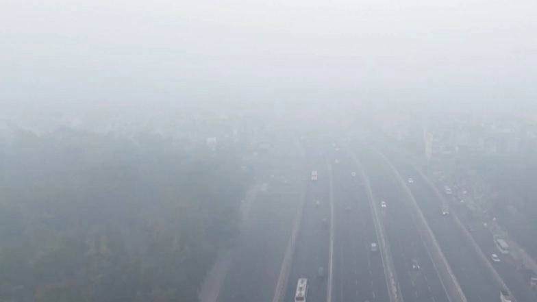 Delhi Air Pollution: Thick Smog Engulfs National Capital As Air Quality Turns ‘Severe’, AQI Soared to 413 (Watch Videos)
