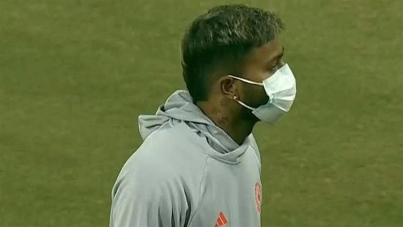 Hardik Pandya Spotted Wearing Mask At Ekana Cricket Stadium in Lucknow Due to High AQI As Fog Delays IND vs SA 4th T20I 2025 (See Pic)