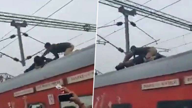 Uttar Pradesh: Man Climbs on Roof of Moving Kashi Vishwanath Express Train at Pratapgarh Railway Station, Rescued by Cop; Video Surfaces