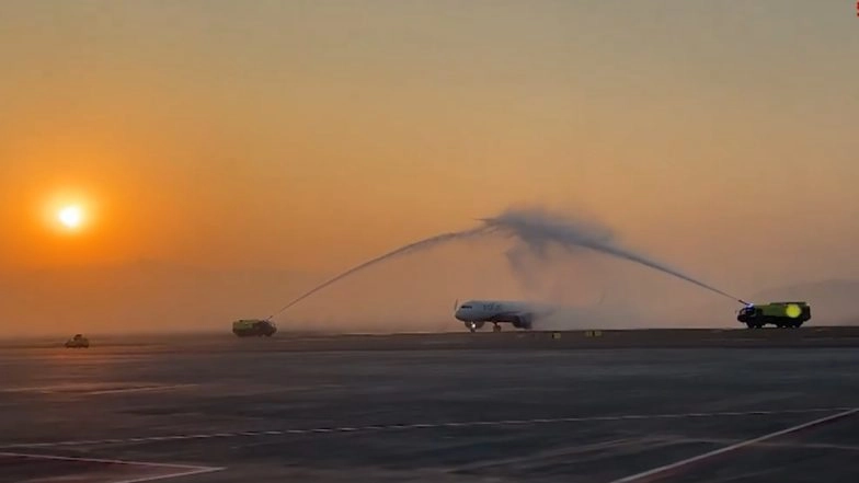 Navi Mumbai International Airport Begins Operations; First IndiGo Flight From Bengaluru Receives Water Cannon Salute (Watch Videos)