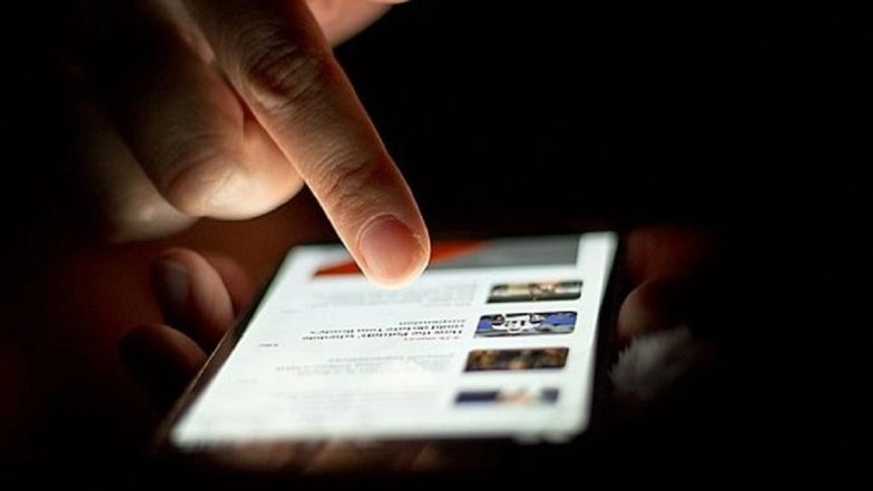 Mumbai Techie Ankita Gupta Traces Mobile Phone Snatched at Varanasi’s Assi Ghat on Her Own, UP Cop Suspended for Negligence