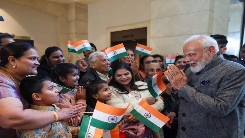 PM Narendra Modi Receives Warm Welcome From Indian Diaspora in Amman As He Begins Jordan Visit, Says 'Deeply Touched' (See Pics and Video)