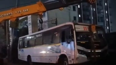 Pune Bus Accident: 2 Dead, 4 Others Injured As Bus Crashes Onto the Footpath in Pimpri-Chinchwad Area, Driver Detained (Watch Videos)