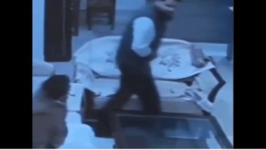 Firozepur Shocker: Man Dies As Gun Goes Off While Getting Up From Sofa in Punjab, Disturbing Video Surfaces