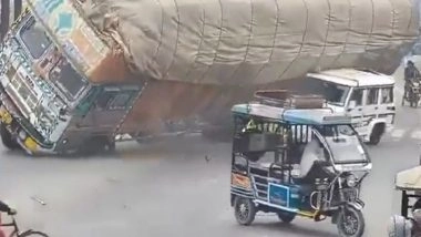 Rampur Road Accident: Overloaded Lorry Overturns on Bolero SUV After Colliding with Divider in Uttar Pradesh, Driver Dies (Disturbing Video)